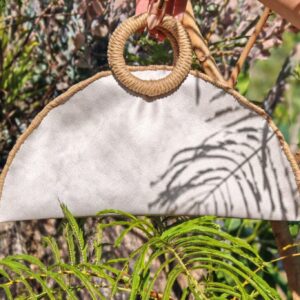Bolso de Mano Artesanal - Blanco Marfil con Detalles Handcraft